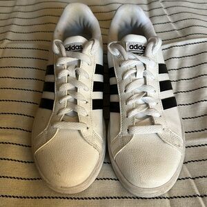 Adidas grand court sneakers slightly used women’s 7